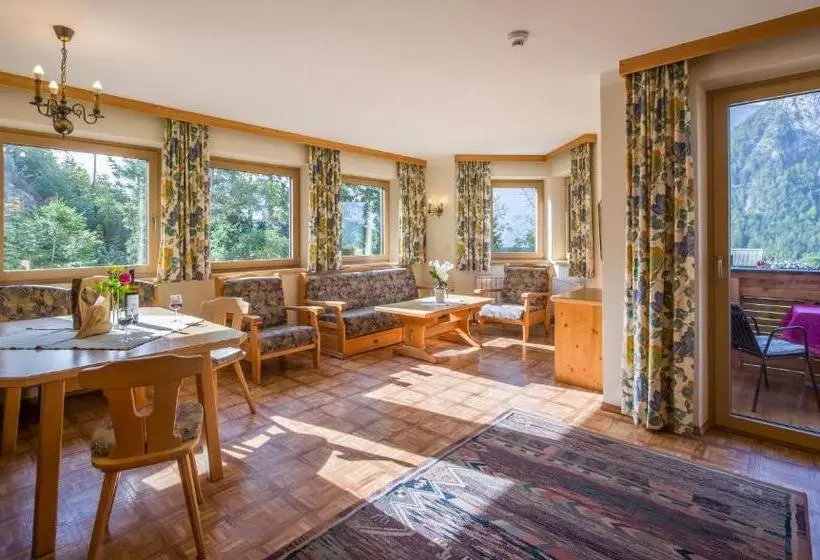 هتل Rofan Appartements