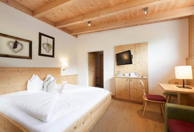 Lifestylepanoramahotel Erika Superior