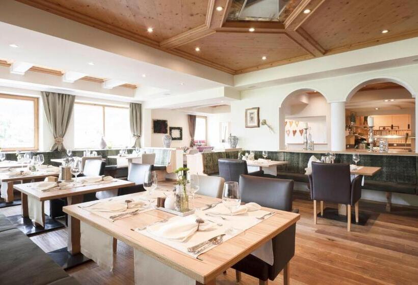 Lifestylepanoramahotel Erika Superior