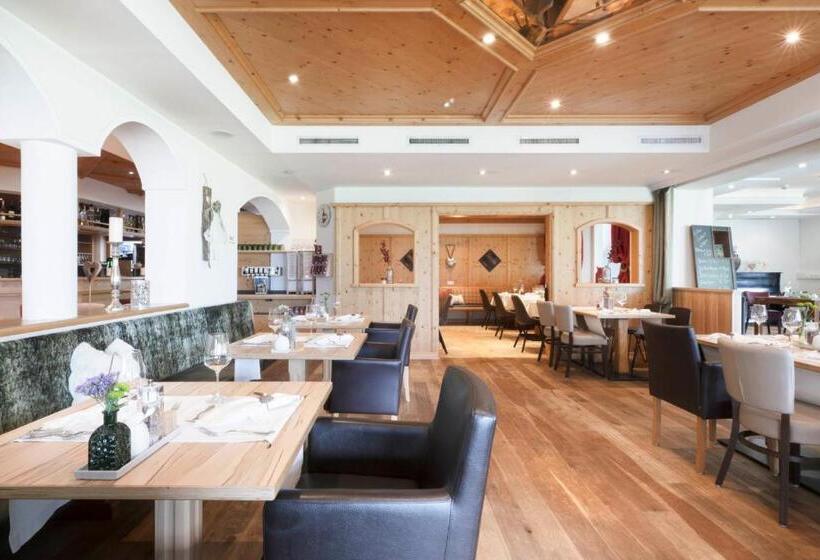 Lifestylepanoramahotel Erika Superior