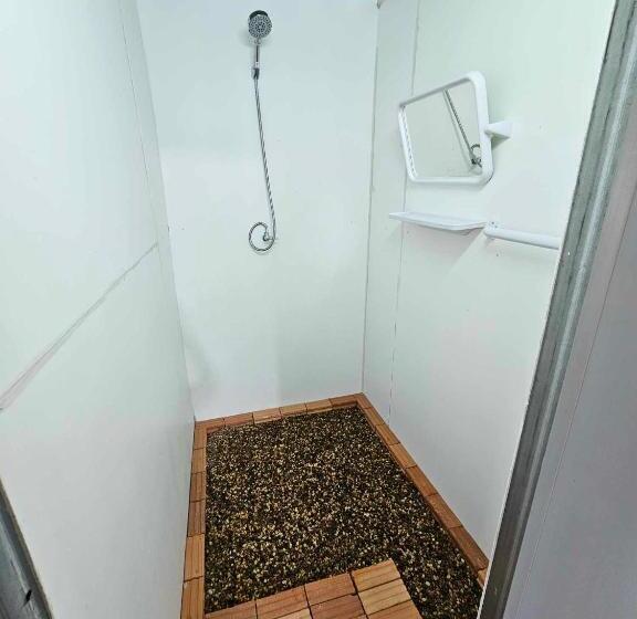 הוסטל Nahm Khao Sok