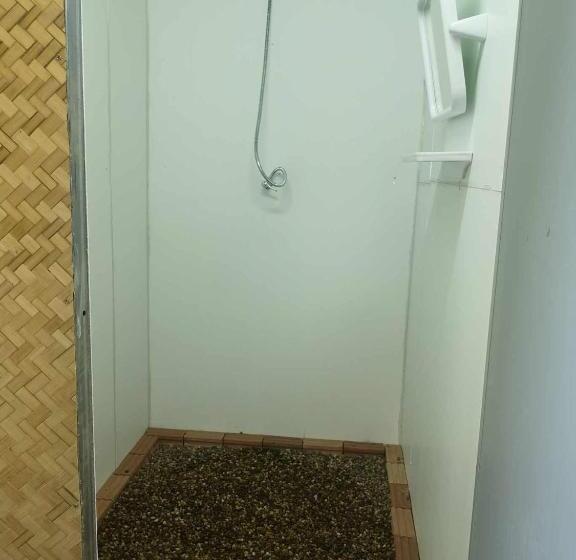 הוסטל Nahm Khao Sok