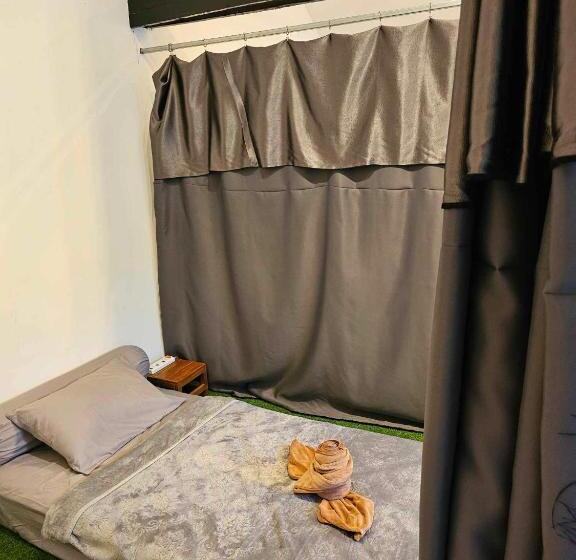 הוסטל Nahm Khao Sok