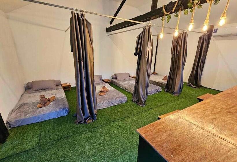 הוסטל Nahm Khao Sok