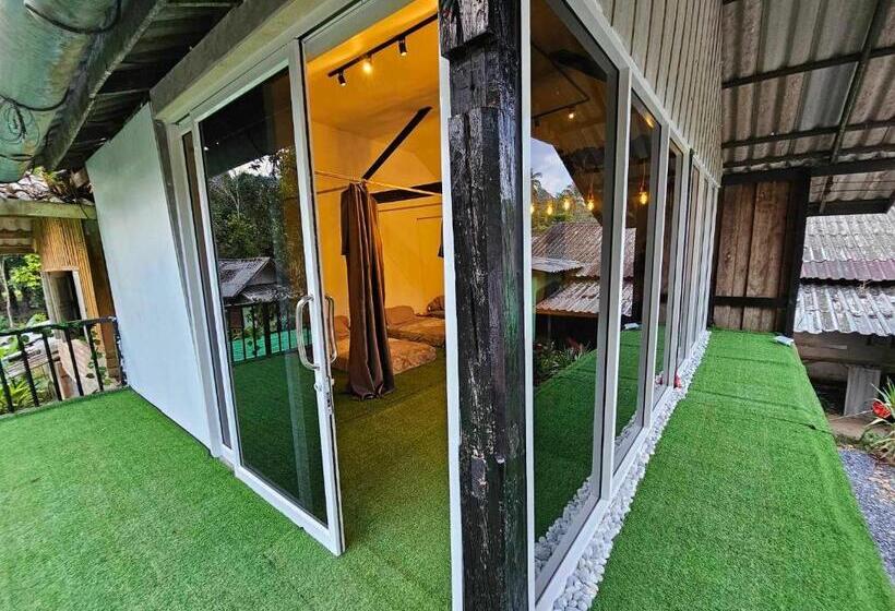 הוסטל Nahm Khao Sok