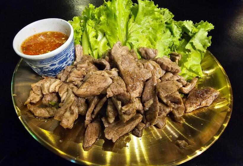 הוסטל Nahm Khao Sok