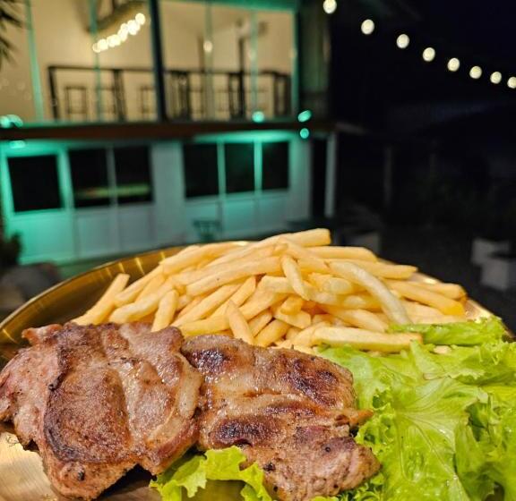 הוסטל Nahm Khao Sok