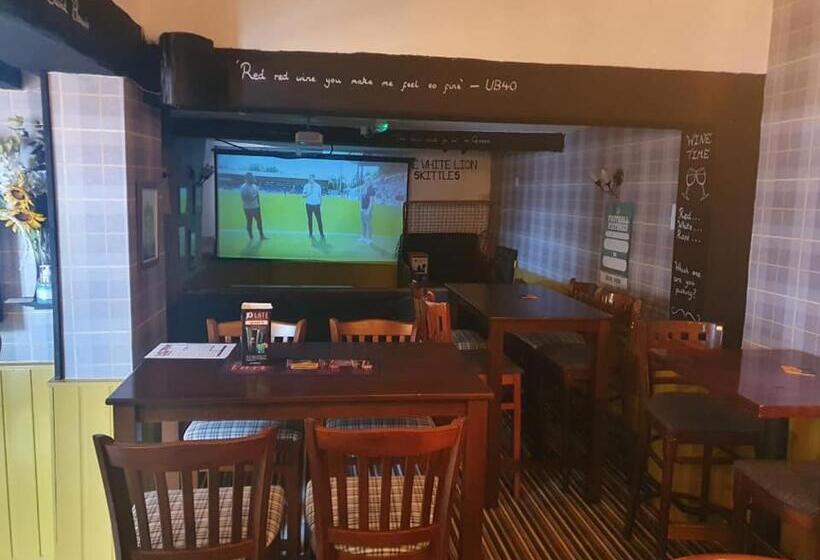 הוסטל The White Lion Inn