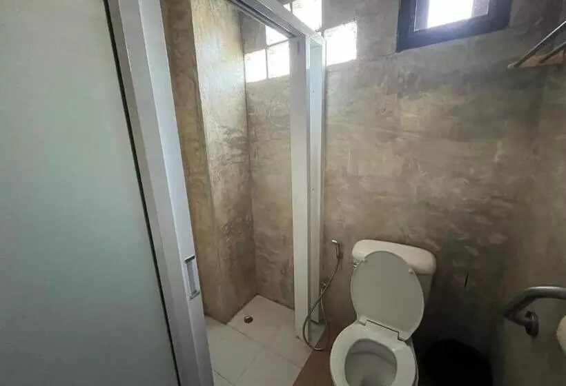 Hotelli โรงแรมจันทร์แดง