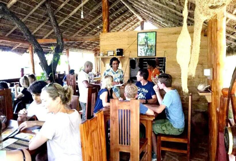 Hotelli Iluk Villa Buduruwagala