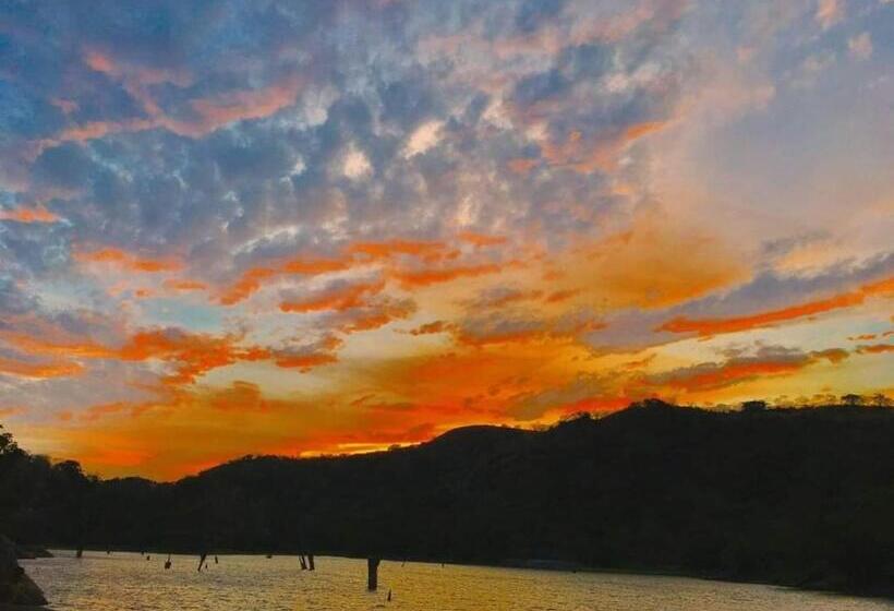 Hotelli Iluk Villa Buduruwagala