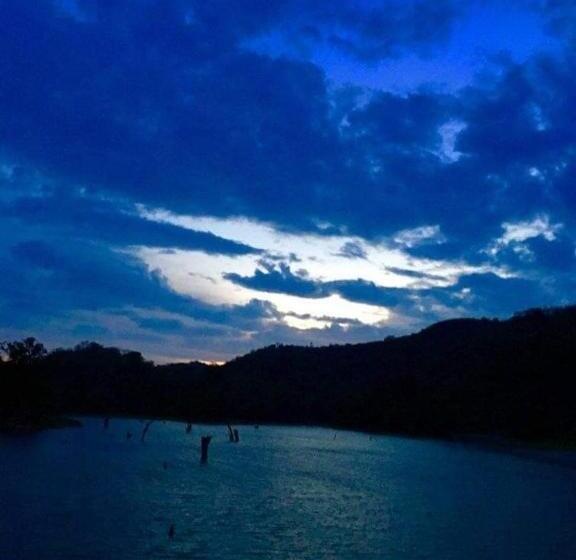 Hotelli Iluk Villa Buduruwagala