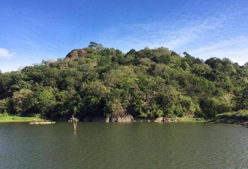 Hotelli Iluk Villa Buduruwagala