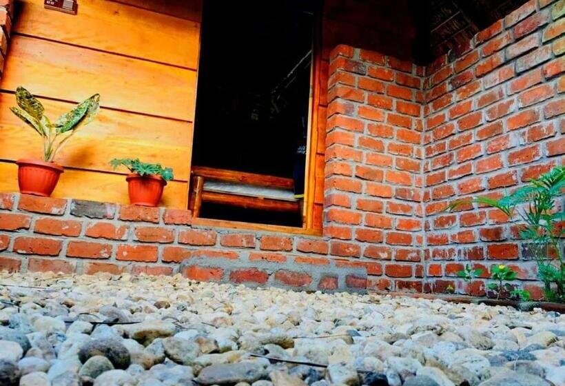 Hotelli Iluk Villa Buduruwagala