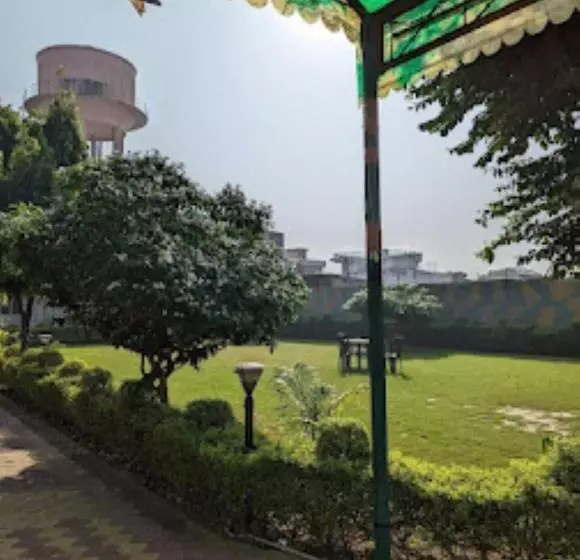 ホテル Radha Krishna Dham Beside Iskon Gowsala,vrindavan