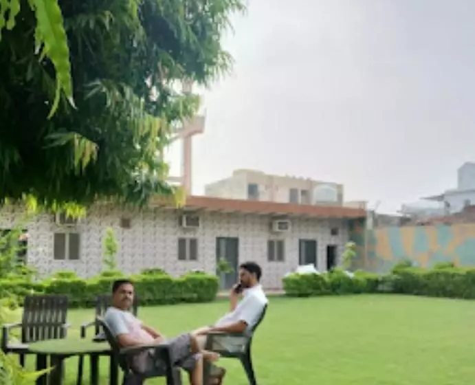 ホテル Radha Krishna Dham Beside Iskon Gowsala,vrindavan