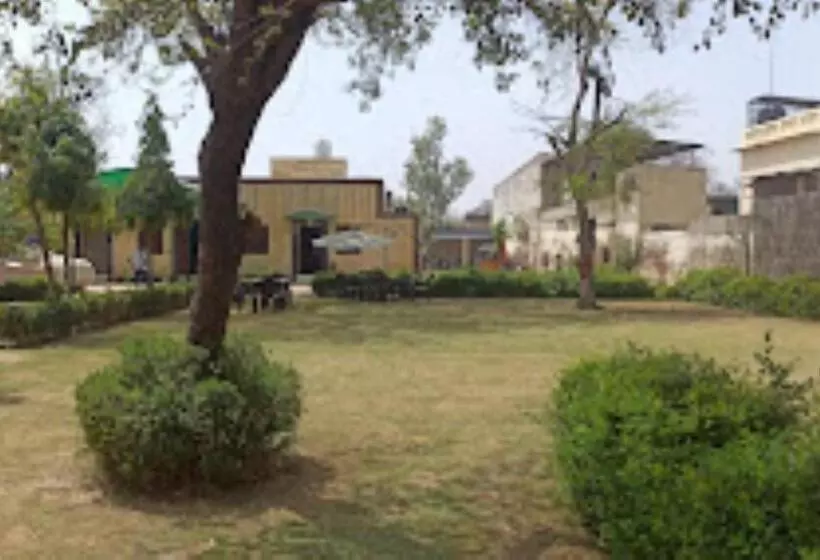ホテル Radha Krishna Dham Beside Iskon Gowsala,vrindavan