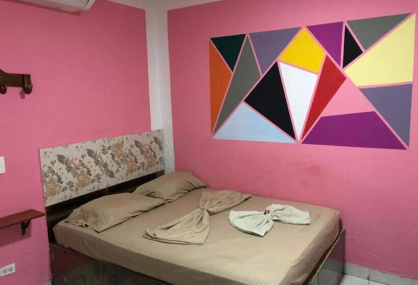 هتل Rey Leon De Oros