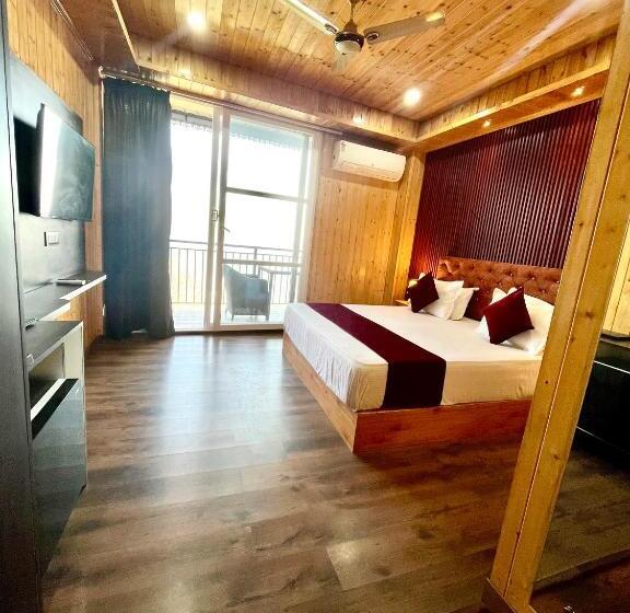 Отель The Poplars Estate, Kasauli