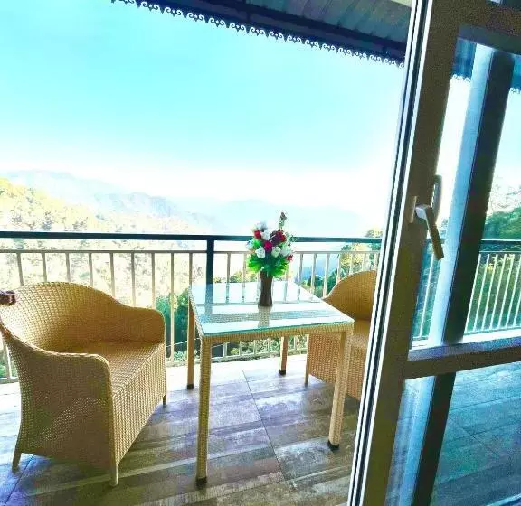 ホテル The Poplars Estate, Kasauli