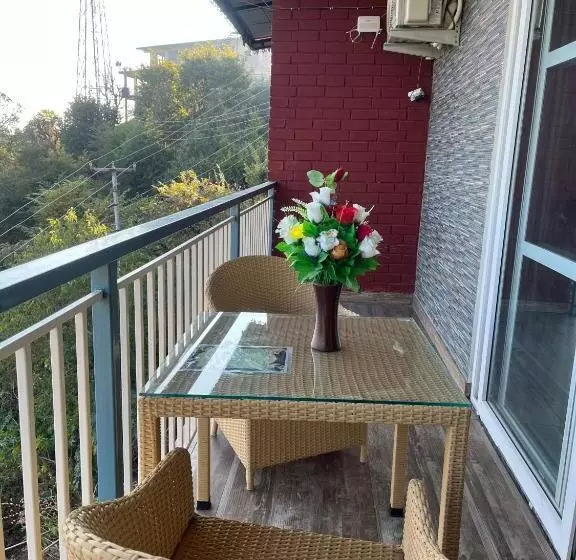 ホテル The Poplars Estate, Kasauli