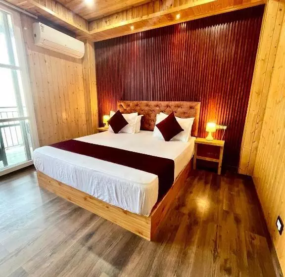 ホテル The Poplars Estate, Kasauli