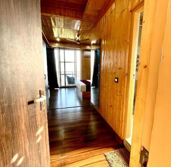 Отель The Poplars Estate, Kasauli