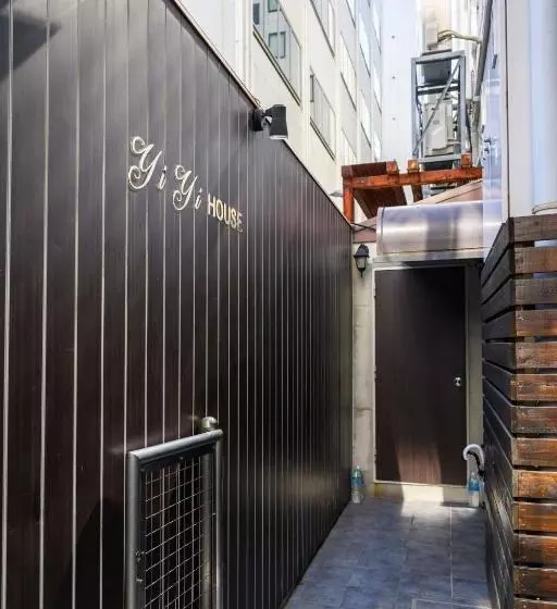 هتل Yiyihouse Shinsaibashi