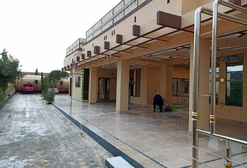 پانسیون Metro Guest House