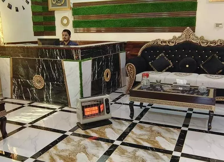 پانسیون Metro Guest House