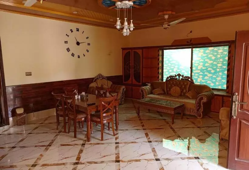 پانسیون Metro Guest House