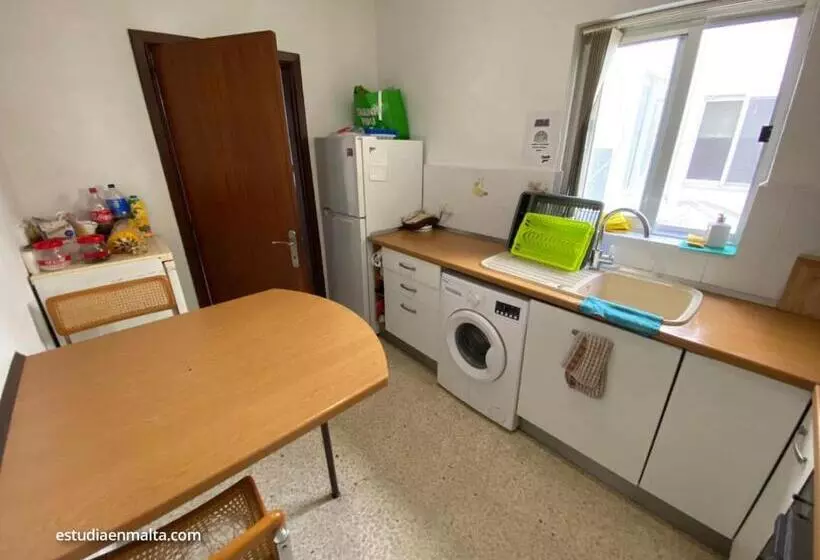 هاستل Eem Only Girls Student Residence