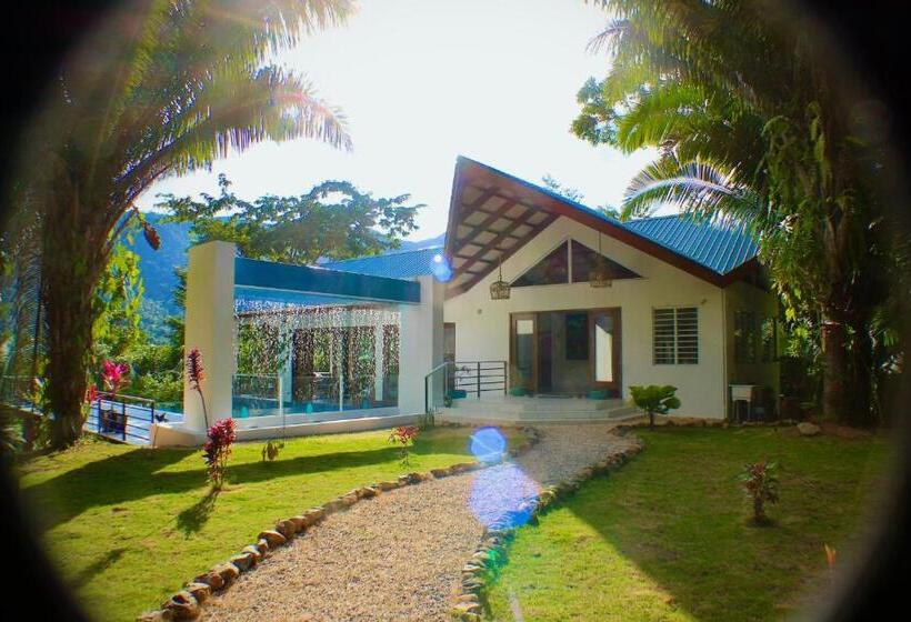 בית מלון כפרי Aracari Lodge & Jungalows