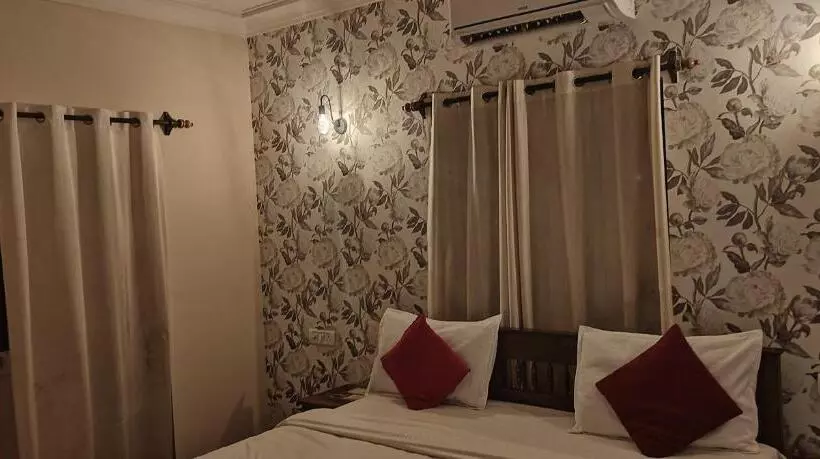 ホテル Budget Baga Beach Resort Goa