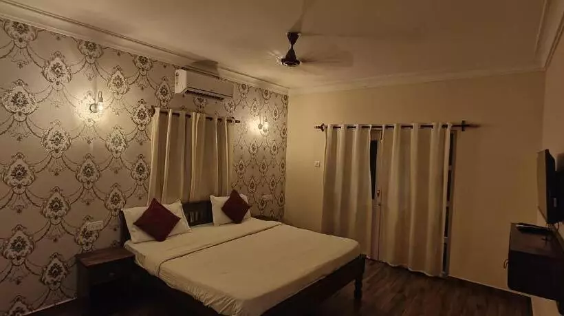 ホテル Budget Baga Beach Resort Goa