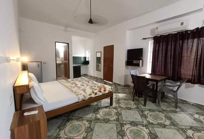 ホテル Budget Baga Beach Resort Goa