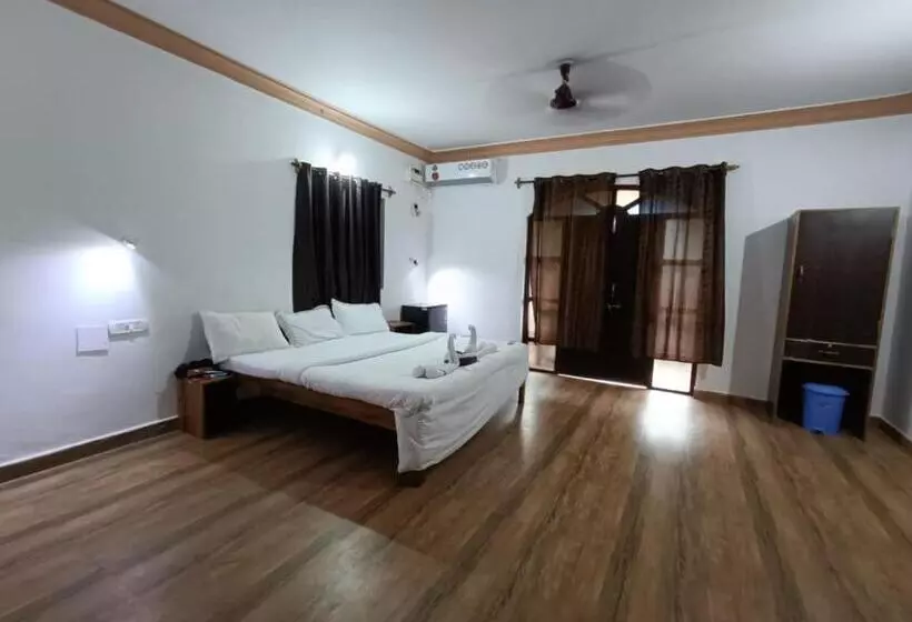 ホテル Budget Baga Beach Resort Goa