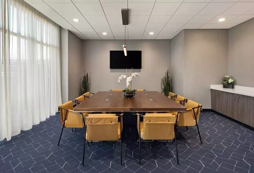 Hotelli Courtyard by Marriott Bettendorf