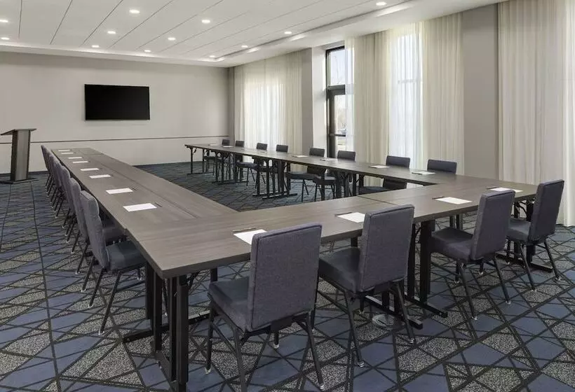 Hotelli Courtyard by Marriott Bettendorf