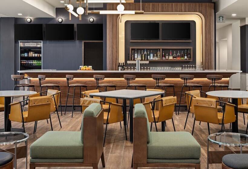 Otel Courtyard by Marriott Bettendorf