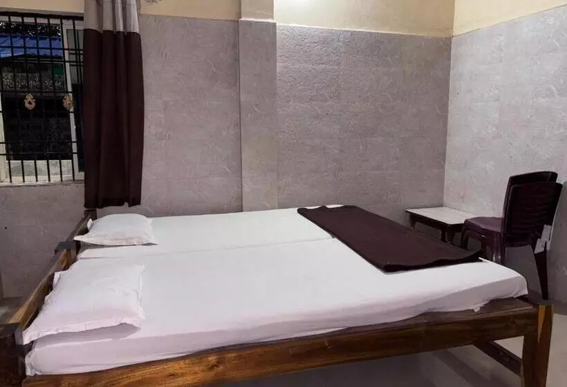 Hotelli Staymaker Naik Residency