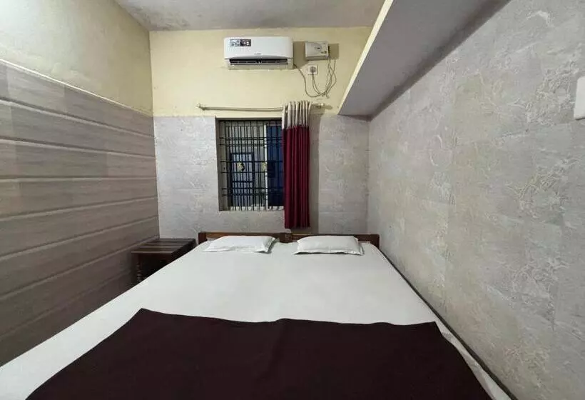 Hotelli Staymaker Naik Residency