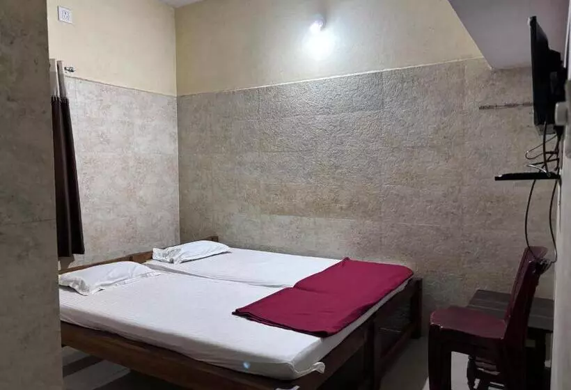 Hotelli Staymaker Naik Residency