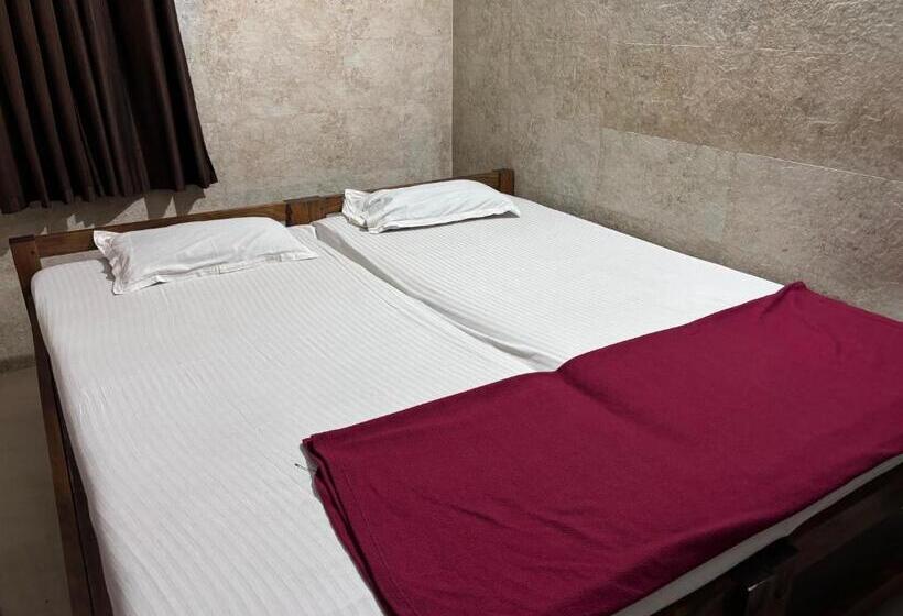 酒店 Staymaker Naik Residency