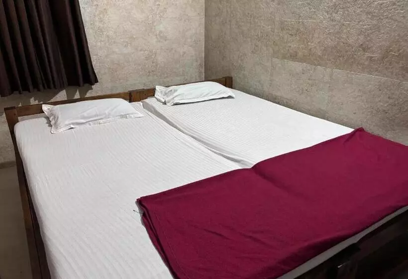 Hotelli Staymaker Naik Residency