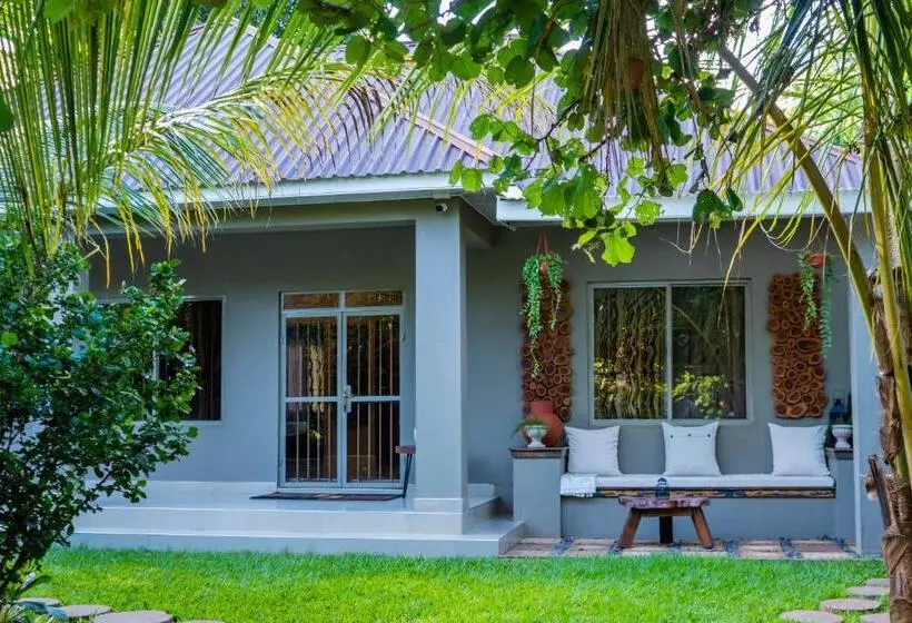 ホテル Tulivu Kilimanjaro Retreat And Campsite