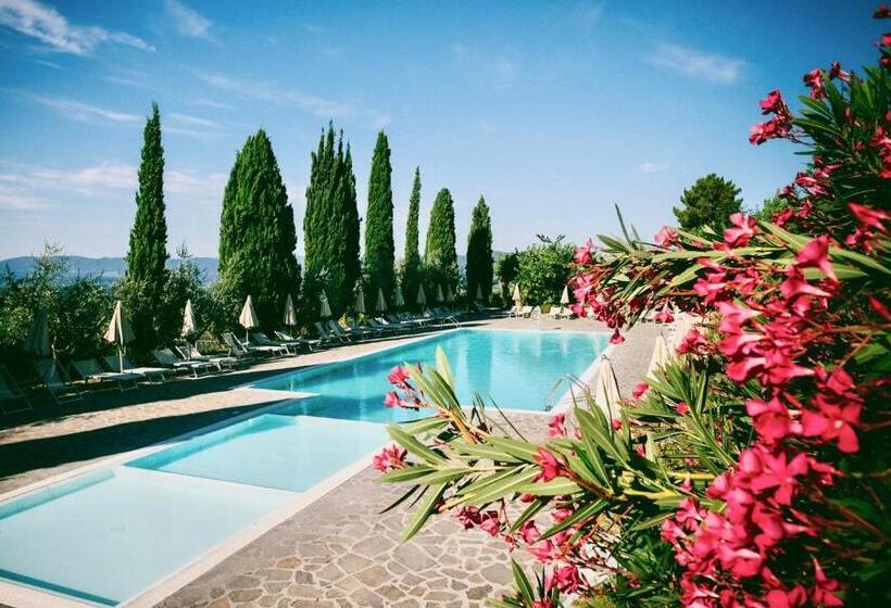 酒店 With Swimming Pool Surrounded By Greenery In San Donato Fronzano, Rooms With Air Conditioning And Br