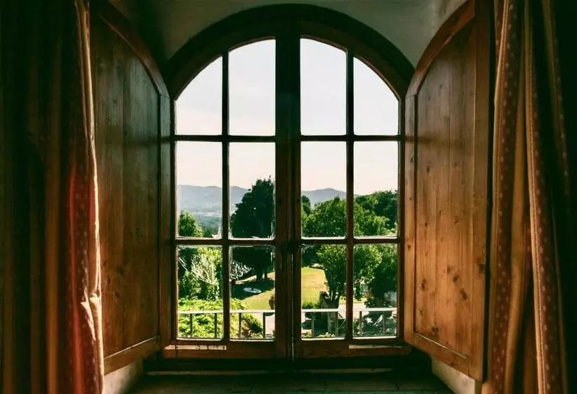 ホテル With Swimming Pool Surrounded By Greenery In San Donato Fronzano, Rooms With Air Conditioning And Br