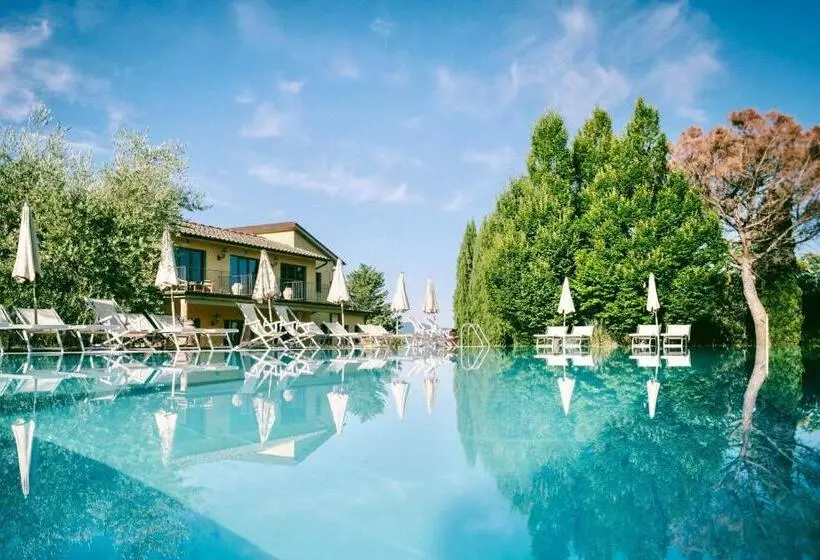 ホテル With Swimming Pool Surrounded By Greenery In San Donato Fronzano, Rooms With Air Conditioning And Br