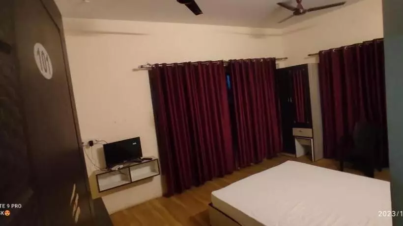 Leos Hotels